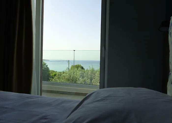 Tesoro Del Mare Pefki